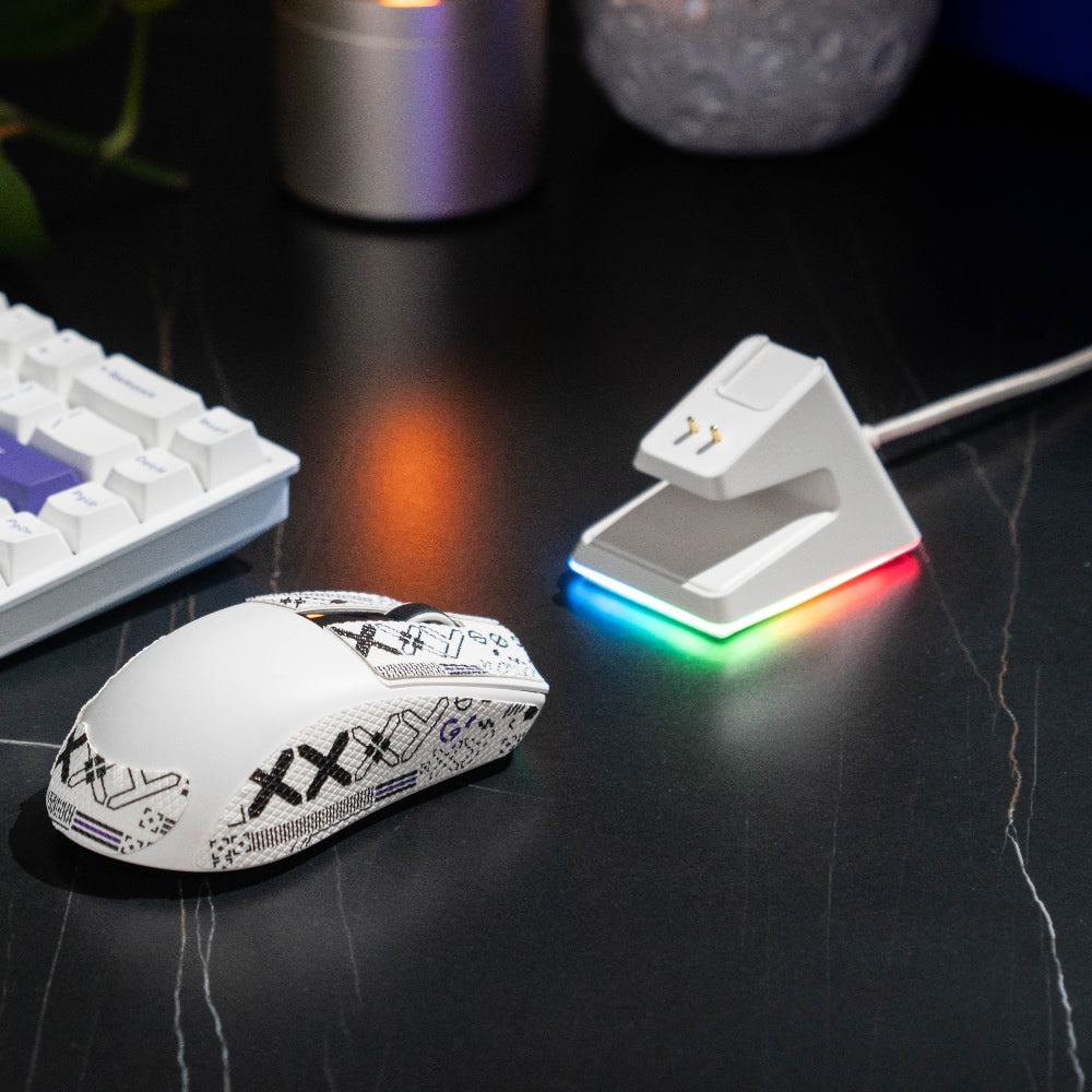 FURYCUBE The G9PRO Black\u002FWhite Tri-Mode Wireless Mouse with Charging Dock Supports Bluetooth\u002F2.4G\u002Fwired Connections, Boasts A Long-lasting 500mAh Rechargeable Battery, and Adjustable DIP 22000, Making It Ideal for Esports Gaming.