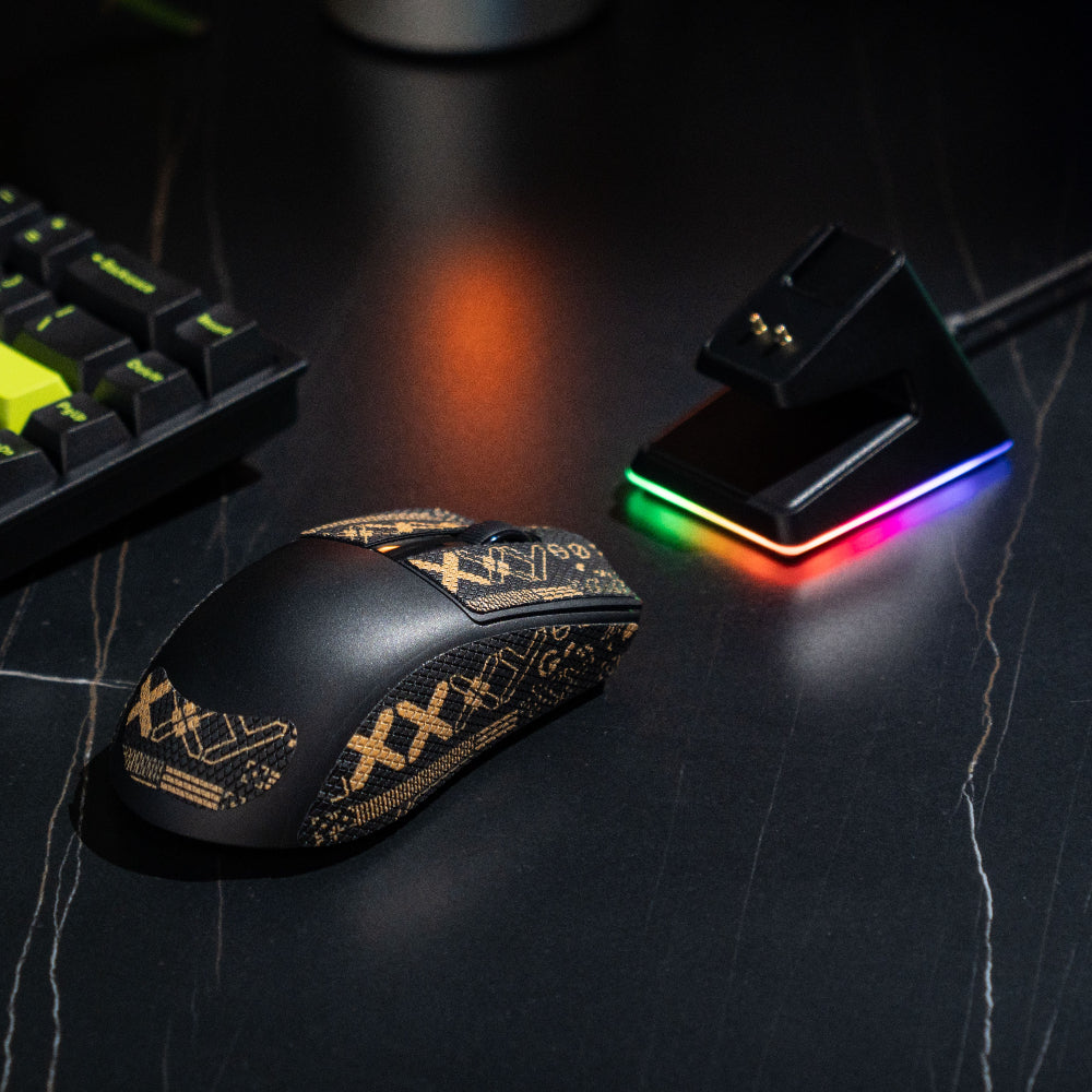 FURYCUBE The G9PRO Black\u002FWhite Tri-Mode Wireless Mouse with Charging Dock Supports Bluetooth\u002F2.4G\u002Fwired Connections, Boasts A Long-lasting 500mAh Rechargeable Battery, and Adjustable DIP 22000, Making It Ideal for Esports Gaming.